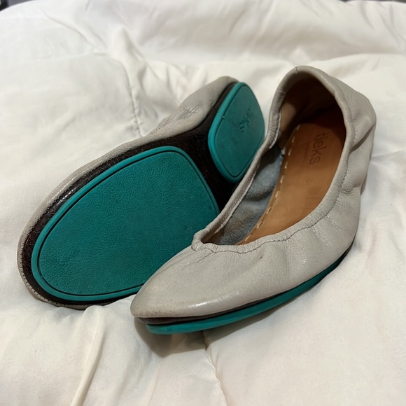 Tieks flats size 8 gently used - Picture 2 of 2